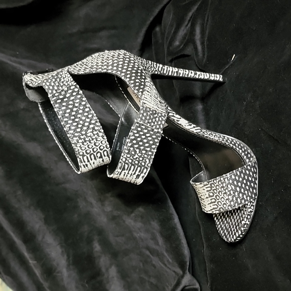 NWOT STEVE MADDEN HIGH HEELS - Picture 10 of 12